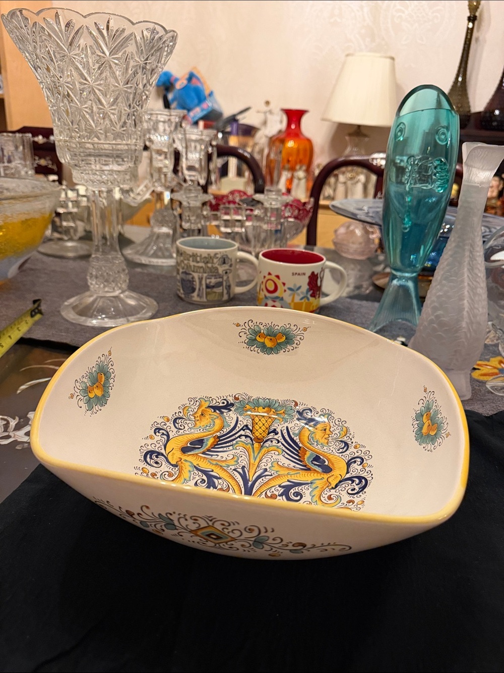 Collectible  hand-painted Italian Deruta Raffaellesco bowl dragon motif